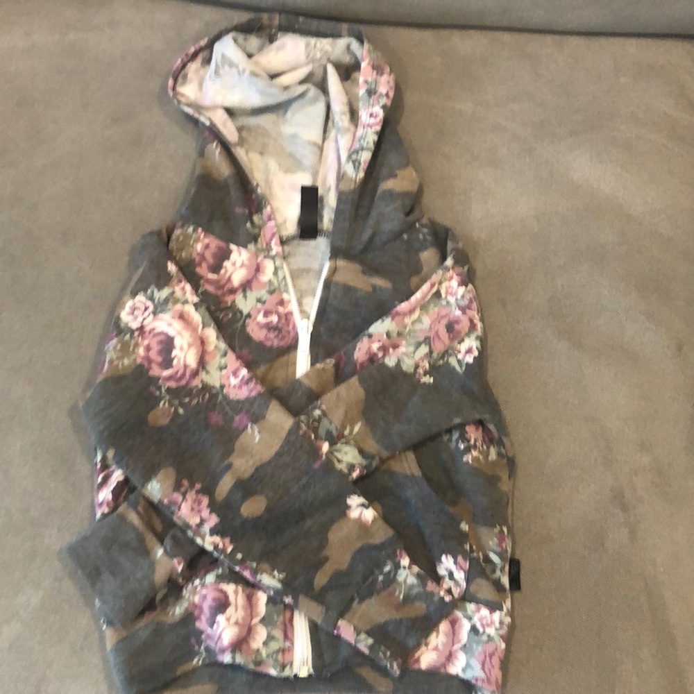 4t Pixielane Lot-2 zip up sweatshirts and romper